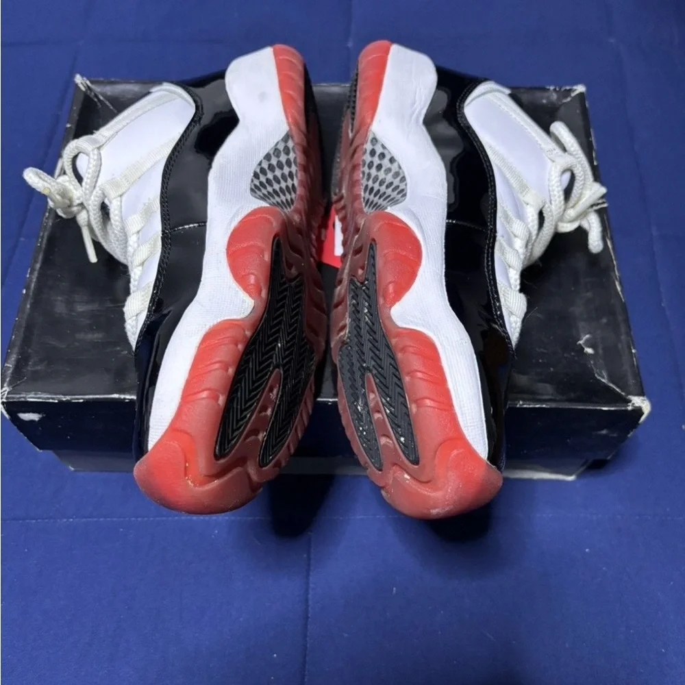 Jordan 11 Retro Low Concord Bred 2020 Size 9